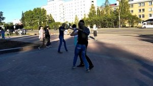 Танцующие люди. Сыктывкар 17.06.2018 г.