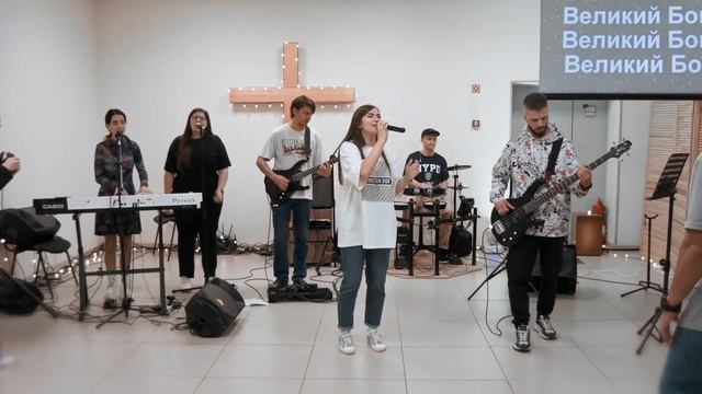 Великий Бог - Елена Кипкаева (церковь «Новый старт» г. Севастополь) | Прославление | Worship | Хвал смотреть онлайн