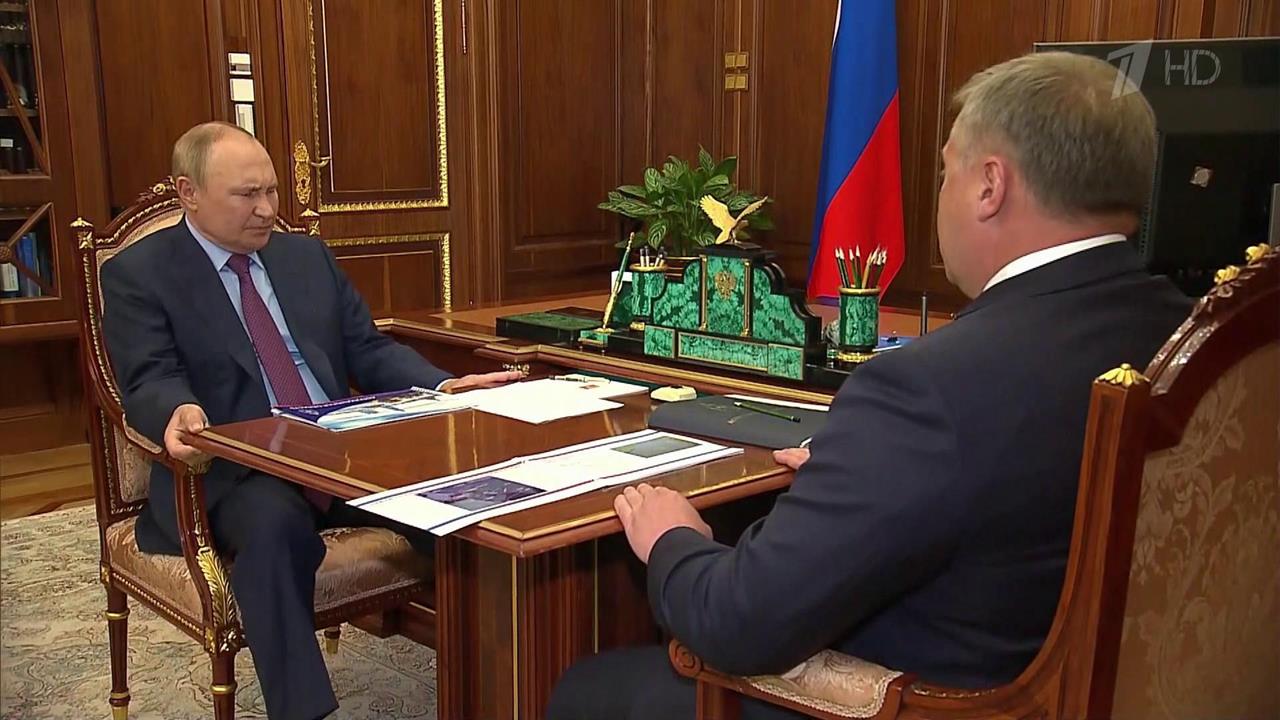 Владимир Путин принял с докладом губернатора Астраханской области Игоря Бабушкина