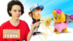 Игры в Детский сад - Игрушки из мультиков готовят ЛАПШУ? Веселое видео
