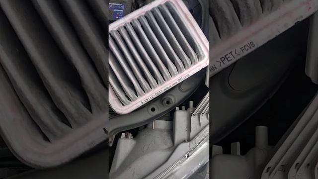 замена воздушного фильтра на автомашине TOYOTA SUCCEED смотреть онлайн