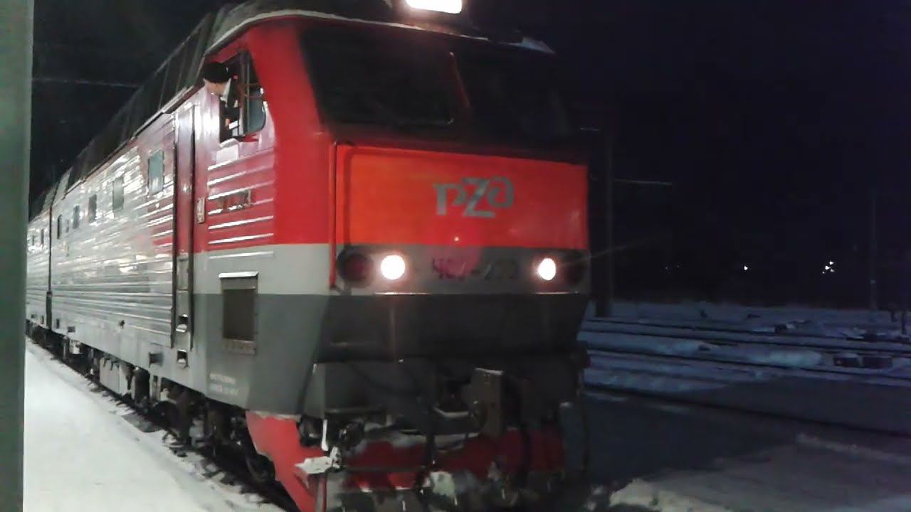 ЧС7-273 с поездом #147 "Кострома-Москва" отправляется. 29.12.2023.