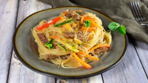 Фунчоза с говядиной и овощами