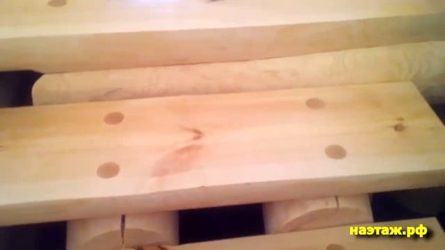 Лестница из брёвен на второй этаж в бане