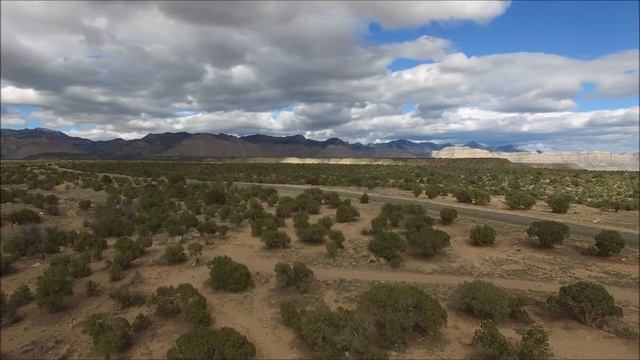Mountains view near Green River, Utah. Road US-6, 191. смотреть онлайн