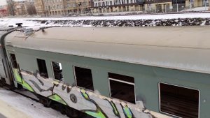 Зелёный пассажирский вагон (списанный), о.п. Боровая, г.СПб, 24.01.2024г.(4K UHD)
