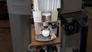 DeLonghi Magnifica ESAM3500 - Preparing A Cappuccino