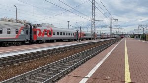 ЭП2К-158 Прибывает с поездом СПБ-Владикавказ на станцию Тула-1 с поездом.