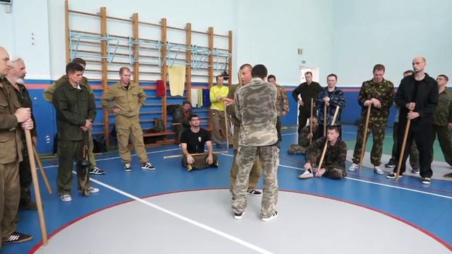 Наработка навыков на примере защиты от удара палкой сбоку смотреть онлайн