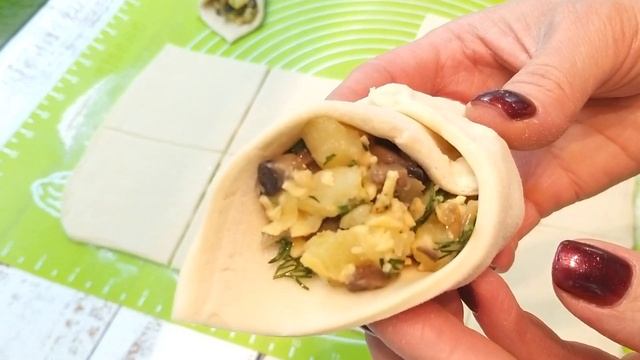 Кулечки из слоеного теста с грибами картошкой сыром и зеленью/Рекомендую обязательно приготовить.
