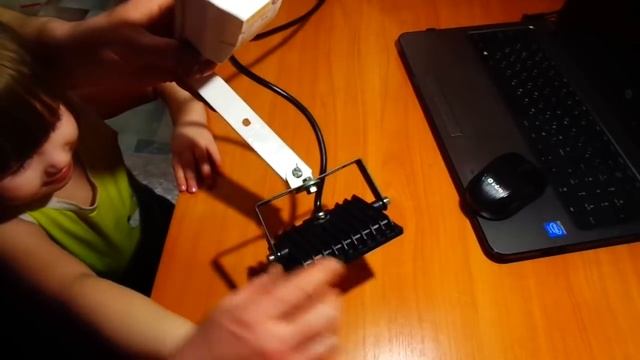 Крепление светодиодного прожектора смотреть онлайн