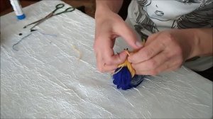 Птичка-синичка своими руками. Поделка из ниток.