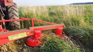 Сенокосилка виракс в работе