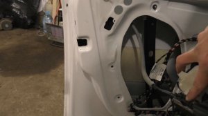 VW Polo Sedan - Замена внутреннего замка двери