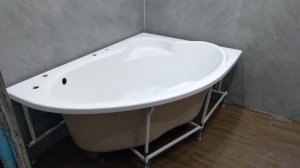 Устанавливаем акриловую ванну Roca Luna