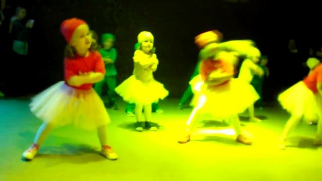 Наше первое выступление в 3 года! Детские танцы хип хоп смотреть онлайн