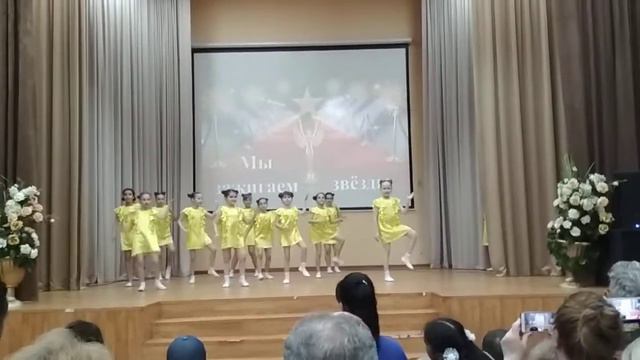 Планета танца. 1 группа. Танец на отчётном концерте. смотреть онлайн