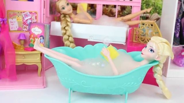 Rutina con Burbujas para las Princesas Rapunzel y Elsa смотреть онлайн