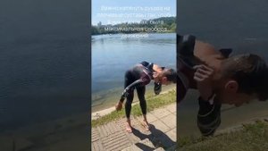 Как надеть гидрокостюм для плавания, триатлона.