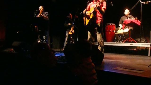 SHEA PLAYING MARACAS AT BABY LOVES SALSA смотреть онлайн