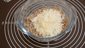 Пирог из рыбной консервы с рисом. Быстро и вкусно!