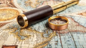 Картинка винтаж. Подзорная труба, механизм, размытость, древняя карта, компас