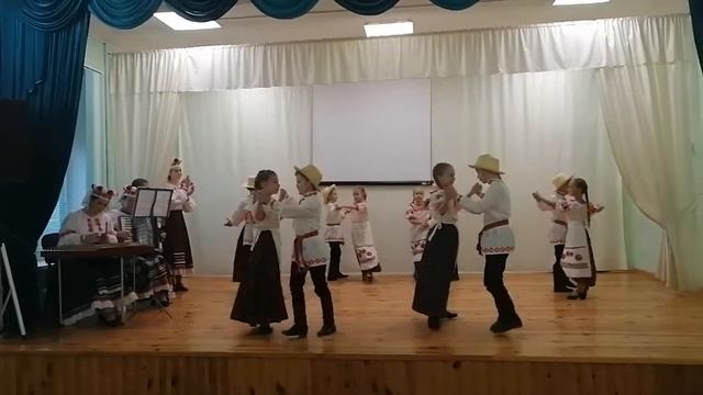 Венок народно-бытовых танцев