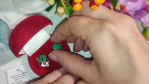 Если кольцо великовато. Уменьшители размера. Показываю для покупательницы.