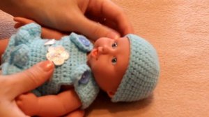 Вяжем крючком комплект одежды для куклы. Мастер-класс №2  "Шапочка".