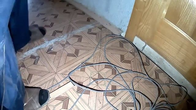 Укладываем провода в плинтус и под плинтусом различными способами. Guru from the USSR. смотреть онлайн