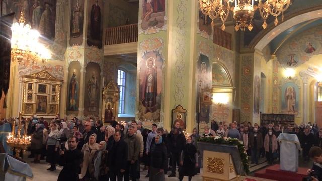 «Вечная память» Митрополиту Симону. Божественная Литургия. Покровский собор города Саратова смотреть онлайн