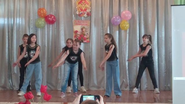 "Двигаемся легко". Группа "Чударики".