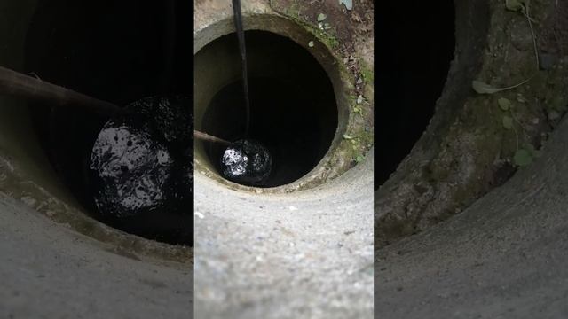 Видео прочистка канализации и устранение засора между колодцами смотреть онлайн