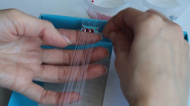 Широкий браслет из бисера для начинающих | браслет сердечки на станке | фенечка смотреть онлайн