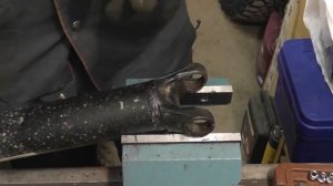 Мазда Трибьют: ремонт и обслуживание - Замена крестовины кардана GMB GUN-47 и заднего отбойника RBI