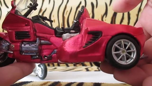 Конверсия мотоцикла Honda GOLD WING 1500 - 1/18 ( WELLY) смотреть онлайн