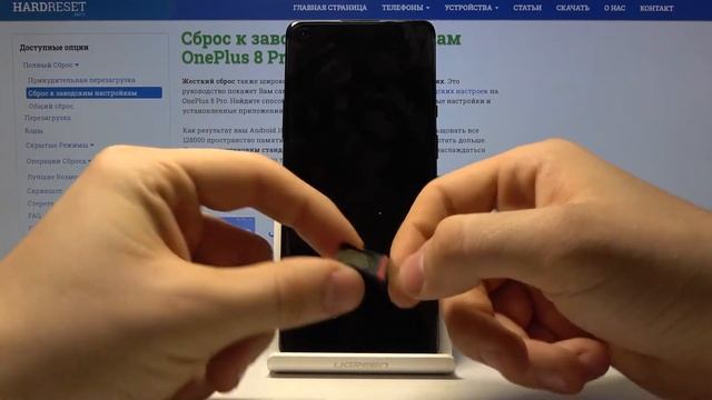 Как вставить SIM карту в OnePlus 8 Pro