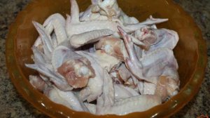 Крылья куриные маринованные в майонезе с чесноком