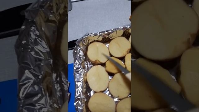 Картофель с салом по- деревенски в духовке.