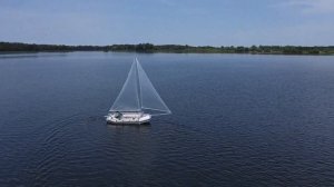 Съемка с дрона. Прозрачные паруса. Надувная ПВХ лодка под парусом 3,05 м.