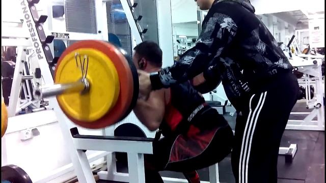 Приседания 150 кг на 10 повторений смотреть онлайн