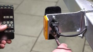 Защита габаритных фонарей лодочного прицепа