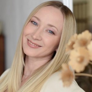 Уход за областью глаз