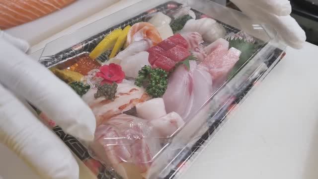 Свежие сашими и суши из Кореи.