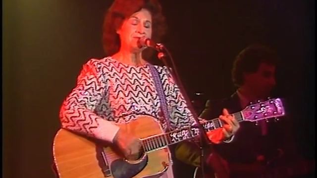 Kitty Wells Family Show How Far Is Heaven? смотреть онлайн