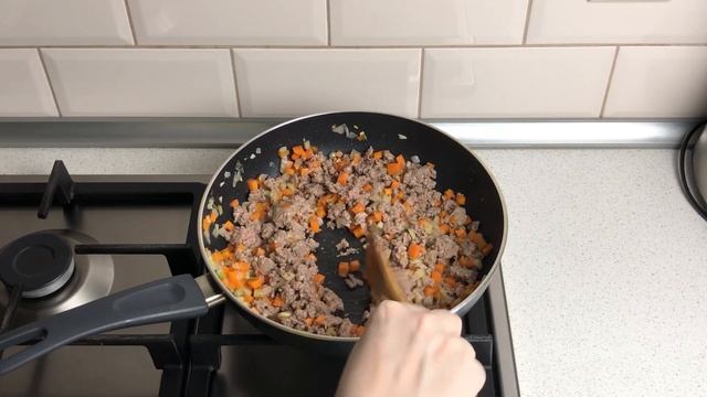 Спагетти Болоньезе с фаршем и томатной пастой ? Как приготовить ПАСТУ БОЛОНЬЕЗЕ с томатным соусом смотреть онлайн