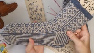 Вяжу носки жаккардовым рисунком ?