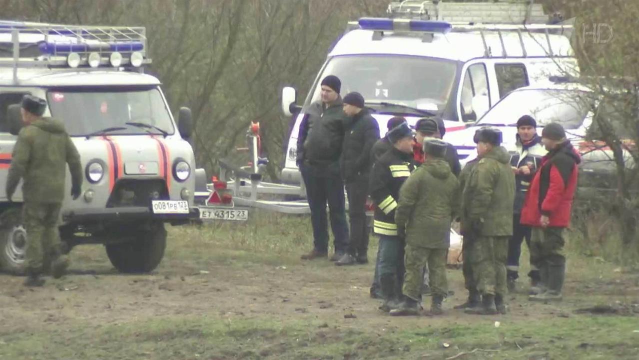 Около тысячи человек участвуют в поисках троих десантников, пропавших в Краснодарском крае