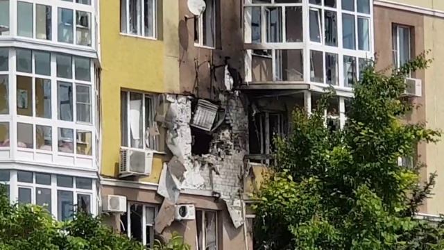 Кадры дома в Воронеже, куда упал беспилотник