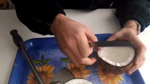 Как расколоть кокос. Как снять мякоть кокоса.